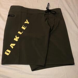 Oakley Swim Trunks Board Shorts Men's Size 36 Green Casual Drawstring EUC Summer
